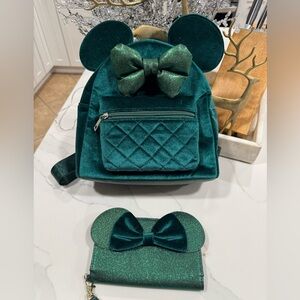 Bioworld Disney Minnie Mouse Green Velvet Mini Backpack and wallet NWOT